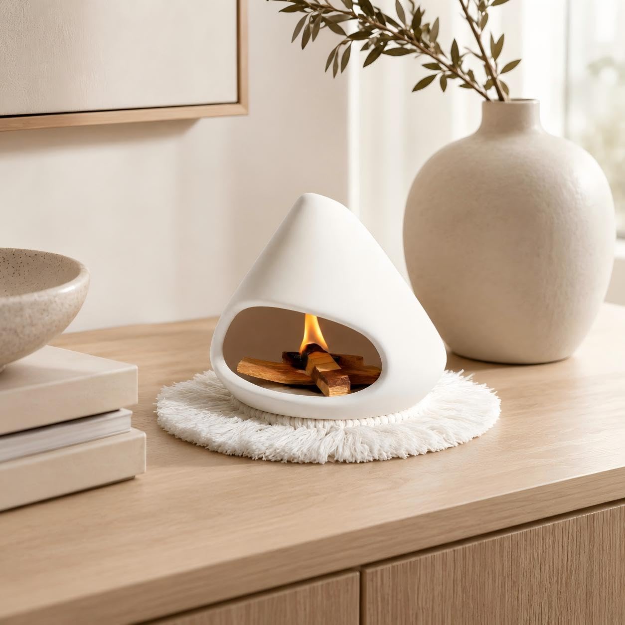 AKAGUIES Palo Santo Holder Burner, Mini Chiminea Palo Santo Burner with Handmade Heat Insulated Mat, Dust Brush, Metal Tweezer, Ceramic Palo Santo Holder for Smudging, Meditation, Yoga.