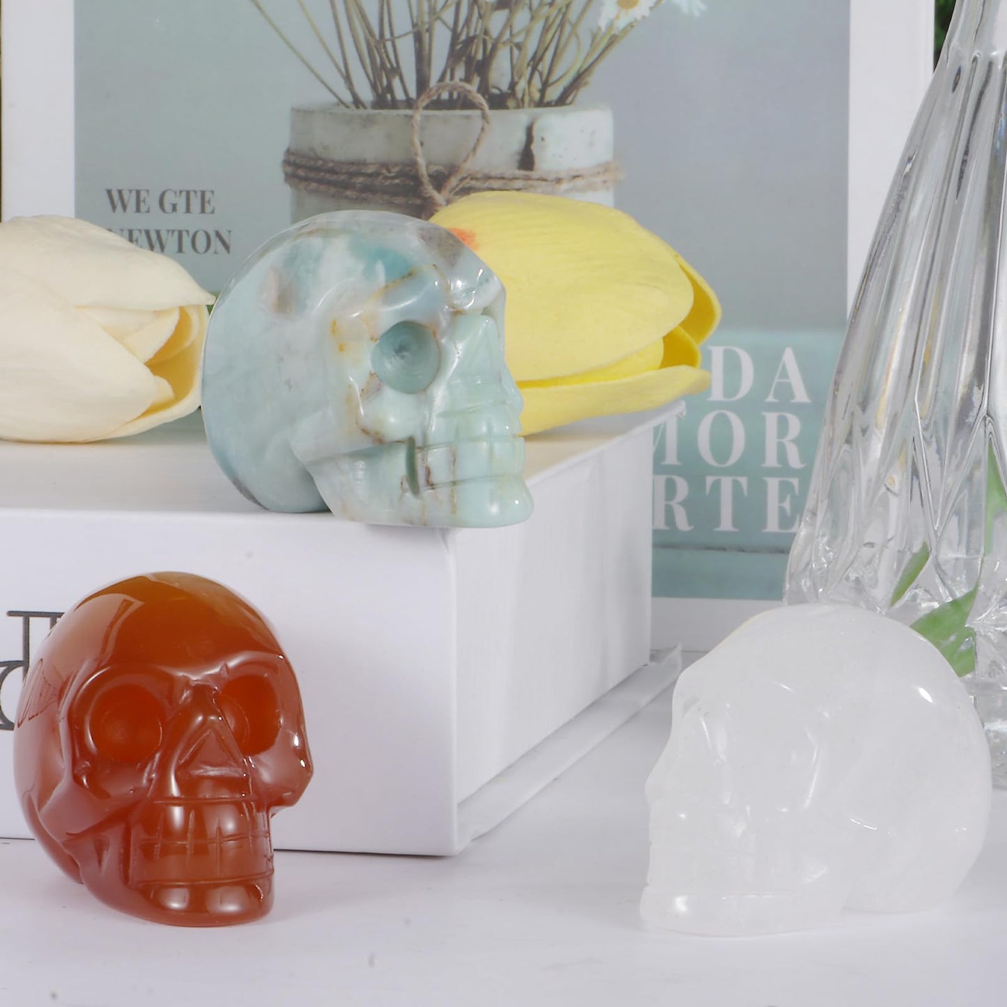 Hxswkk 2" Red Agate Skull Statue - Handcrafted Natural Crystal Gemstone Carved Human Skull Figurine Unique Skull Gift for Halloween Easter Home Men Women Decorative Crafts