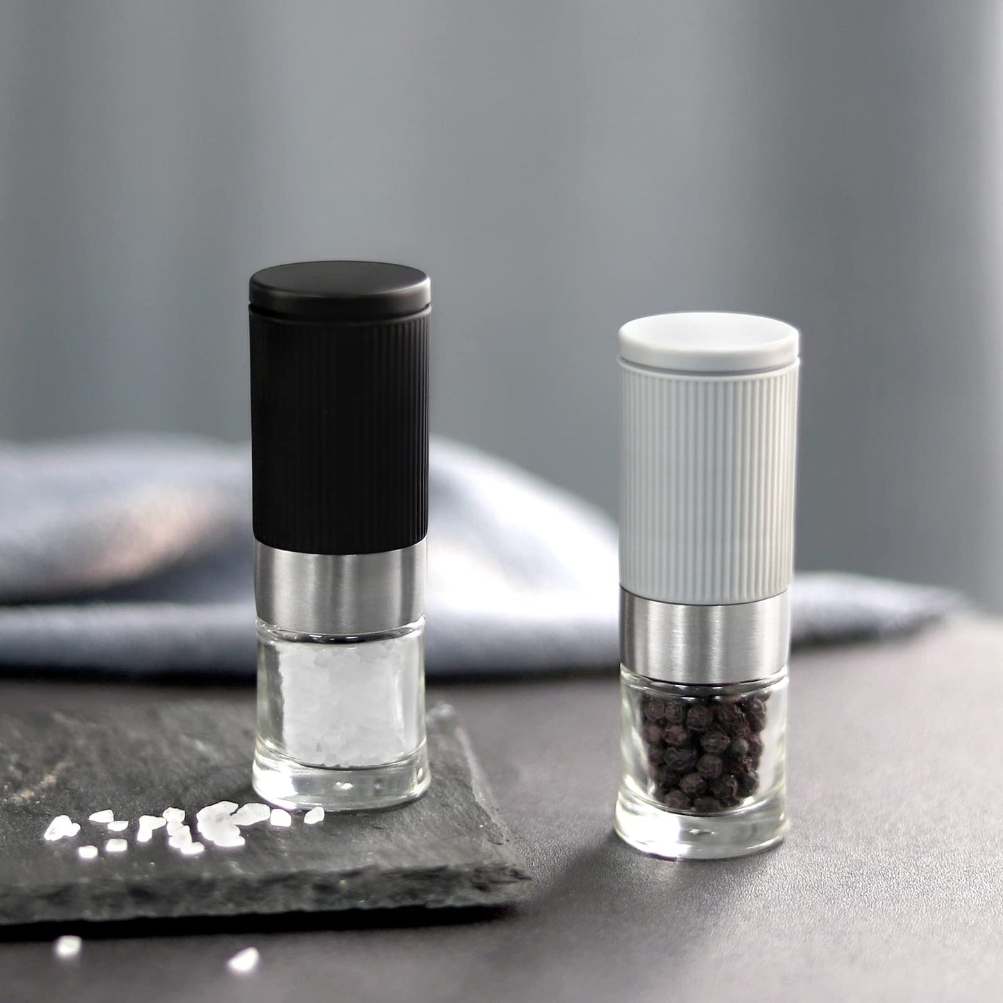 Mini Salt and Pepper Grinder Set, Small Tiny Adjustable Coarseness Ceramic Salt Grinder with Funnel and Bag Portable Handy Spice Pepper Mill Shaker For Outdoor Party Lunch Bag Kitchen