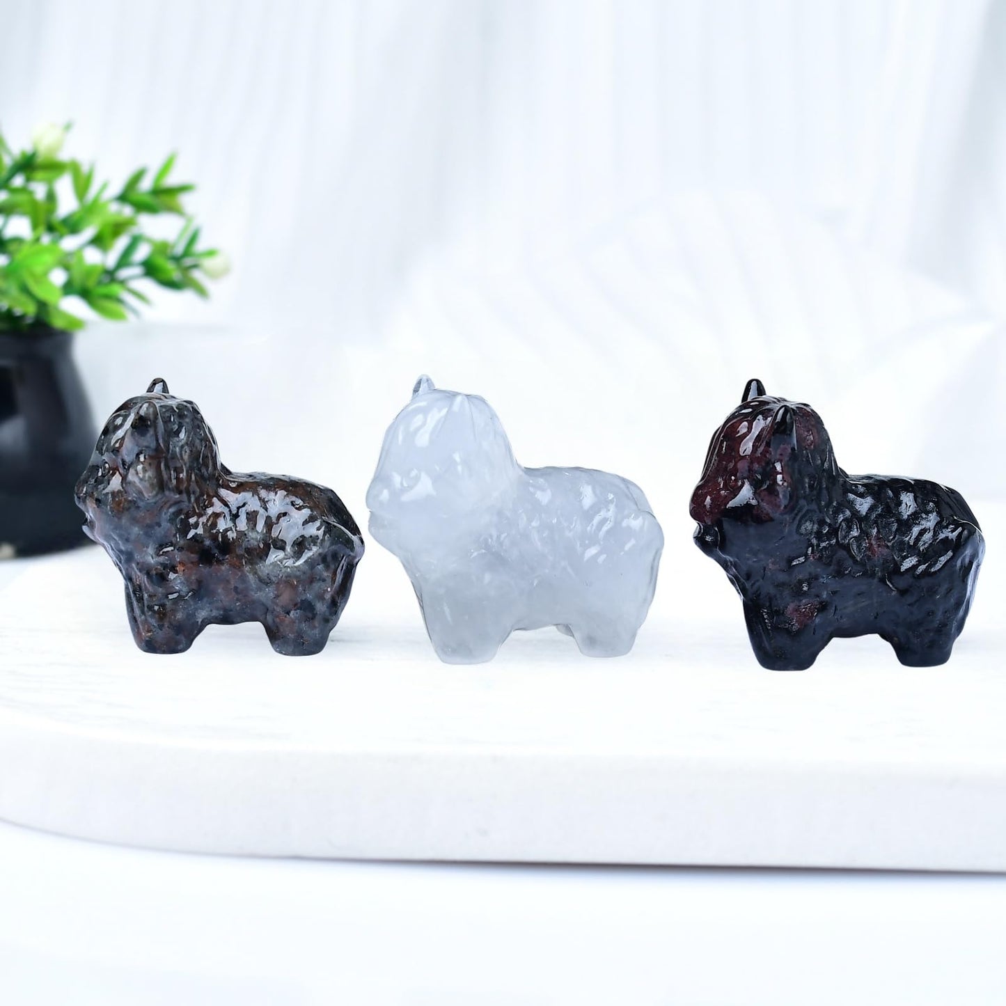 WUYOUSHI Garnet Highland Cattle Statue - 1.6" Handmade Sculpture for Healing, Reiki & Meditation - Cute Pocket Size Crystal Figurine - Office Home Decor Spiritual Gift