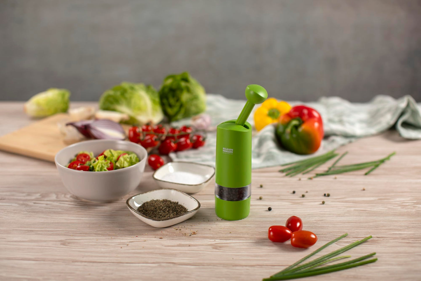 Kuhn Rikon Ratchet Grinder, Ceramic Spice Mill for Salt Pepper and Dried Herbs, Adjustable Coarse to Fine, Easy Refill, Ergonomic One Hand Spice Grinder, Seasoning Mill, Green