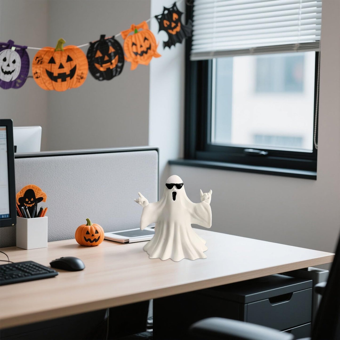 SHIFANQI Halloween Ghost Figurine - Spooky Resin Ghost Statue, Funny Cute Ghost Ornaments for Halloween Decorations, Porch and Indoor Home Office Desk Decor, Christmas,New Year’s Gifts