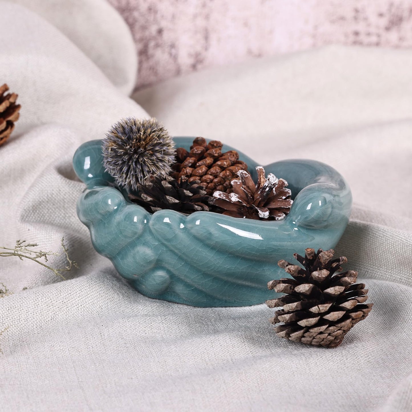 oliruim Ceramic Hands Bowl Dish Sculpture, Giving Hands Candy Holder for Succulent Planter, Crystal Rock Holder, Office, Keys Bowl for Entryway Table (Blue)