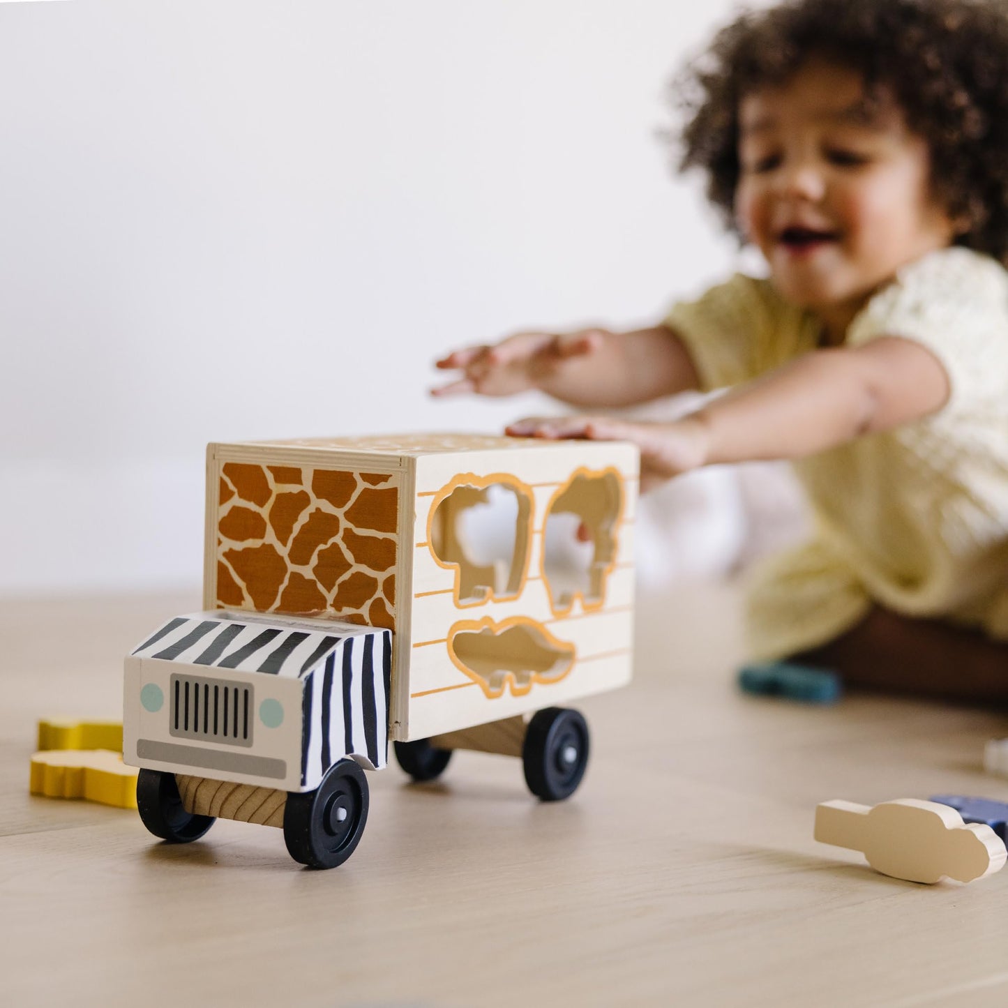 Melissa & Doug Wooden Shape Sorter Rescue Truck | Animal Puzzle Toy for Toddlers, Early Learning Play Set | Age 2+