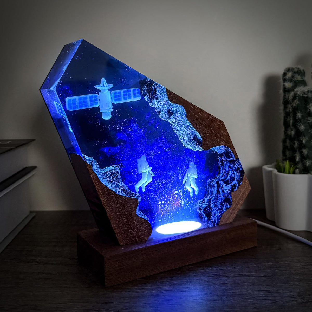 Handcrafted Astronaut Resin Lamp, RGB Galaxy Light With Wood Base USB Charging, Space Themed Bedroom Decor, Astronomy Gift for Sci-fi Lovers, Birthday Valentine's Day Gifts for Women & Men (S,6"x4")