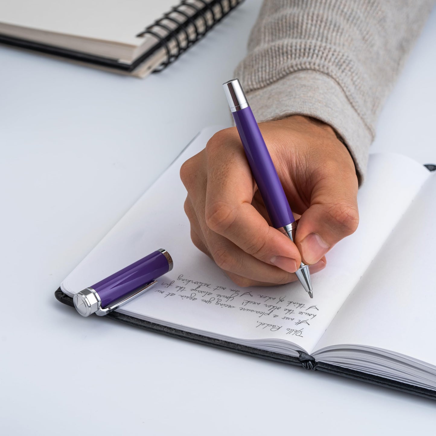 Ellington Pens Luxury Ballpoint Pen ā Premium Quality, Smooth Writing Experience, Elegant Design, Includes 2 Ink Refills ā Ideal for Professionals and Gift Giving (Purple Silver)