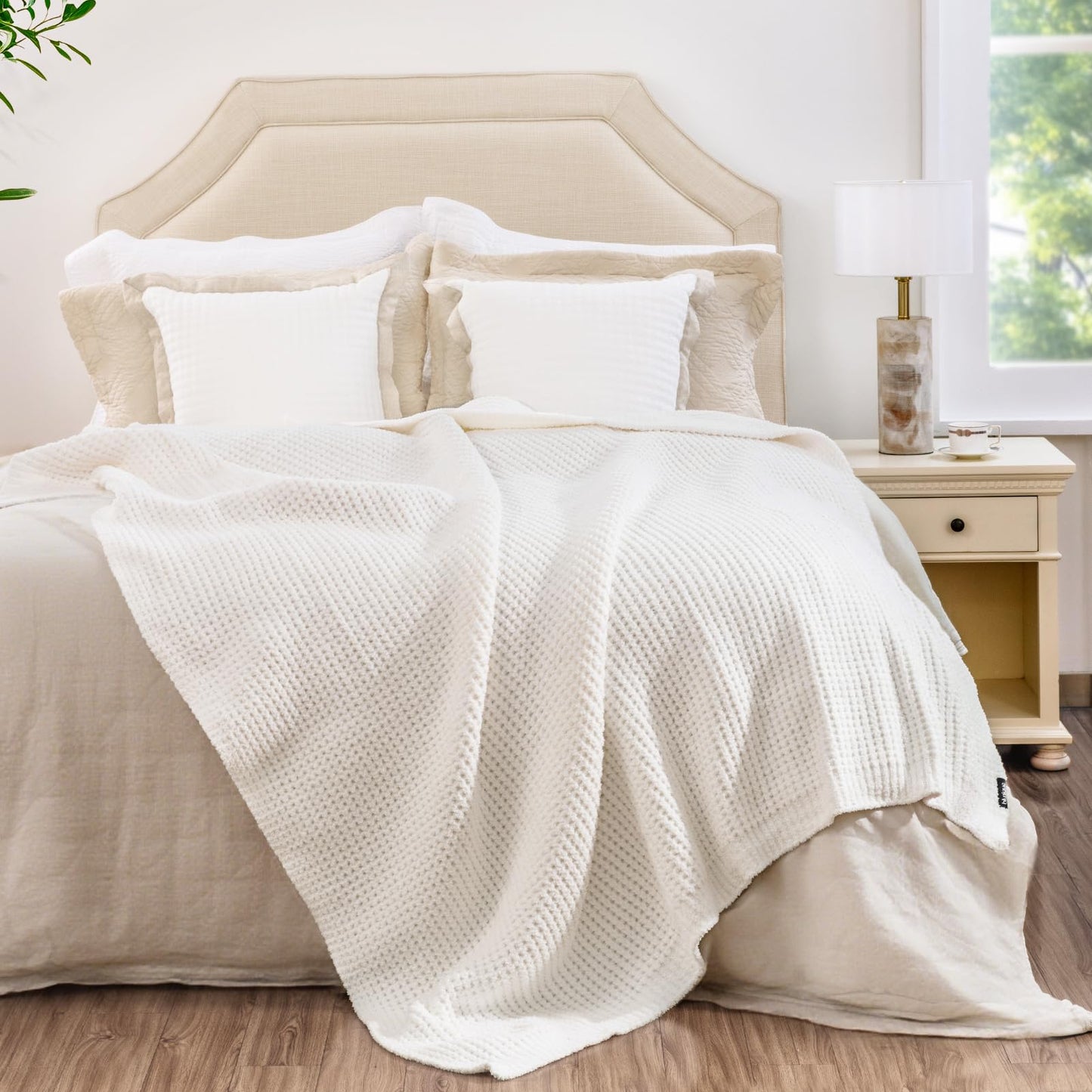 blunique Waffle Knit Throw Blanket, Luxury Cozy Chunky Knit Throw Blanket for Couch, 50 x 60 Inch Thick Ultra-Soft Feather Yarn Knitted Blanket for Sofa, Bed, Home Decor - Off White