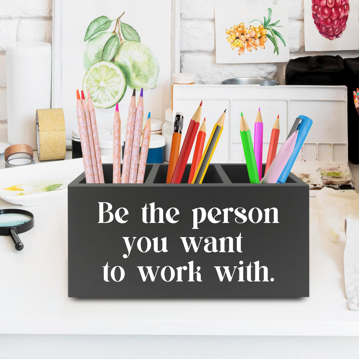 XPH Be the Person You Want to Work with Inspirational Pen Pencil Holder Organizer for Desk, Inspirational Gifts for Women Men, Motivational Wooden Box Sign for Home Office Desk Tabletop Decorations