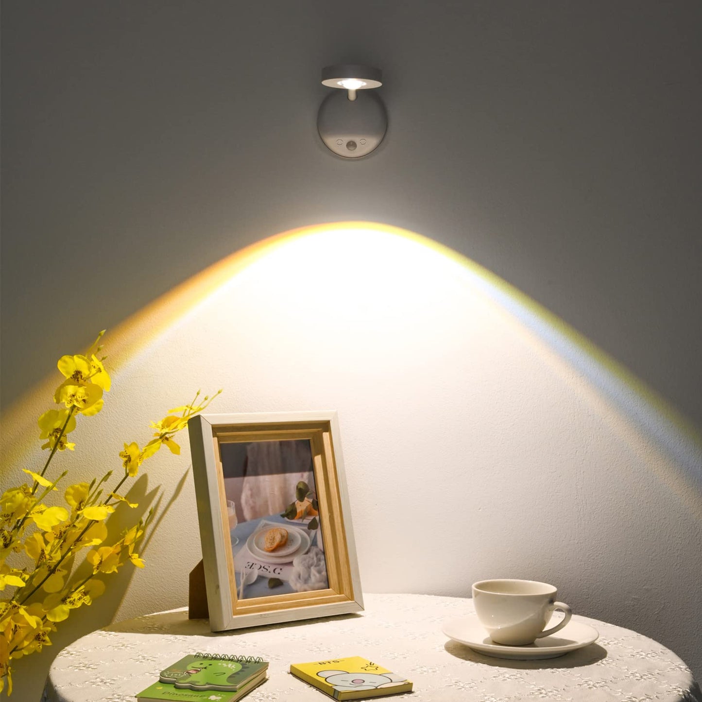 Yuewilai Wireless Picture Light Battery Operated, 2200mAH Rechargeable Painting Light with Motion Sensor and Rotatable Tube, Stepless Dimming Art Display Light for Picture Frame