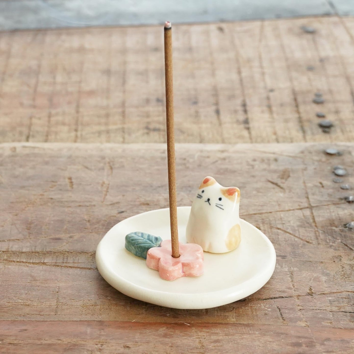 COTONOHA Charming Animal Series Ceramic Incense Holder, Japanese Pottery, Perfect for Relaxation and Concentration, Made in Japan (Small Flower Cat)