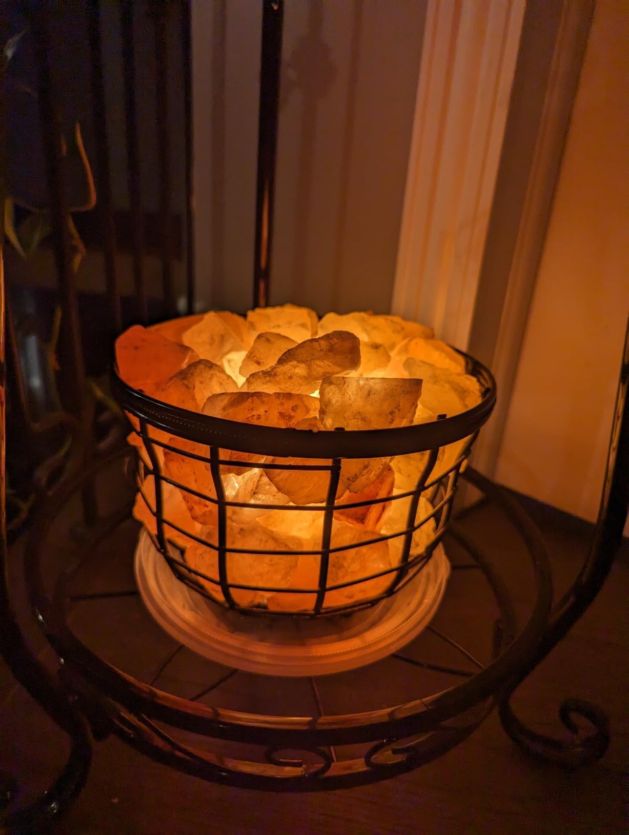 NB Himalayan Pink Salt Metal Lamp with Natural salt chunks comes with dimmer switch and a pair of bulbs (ROUND)