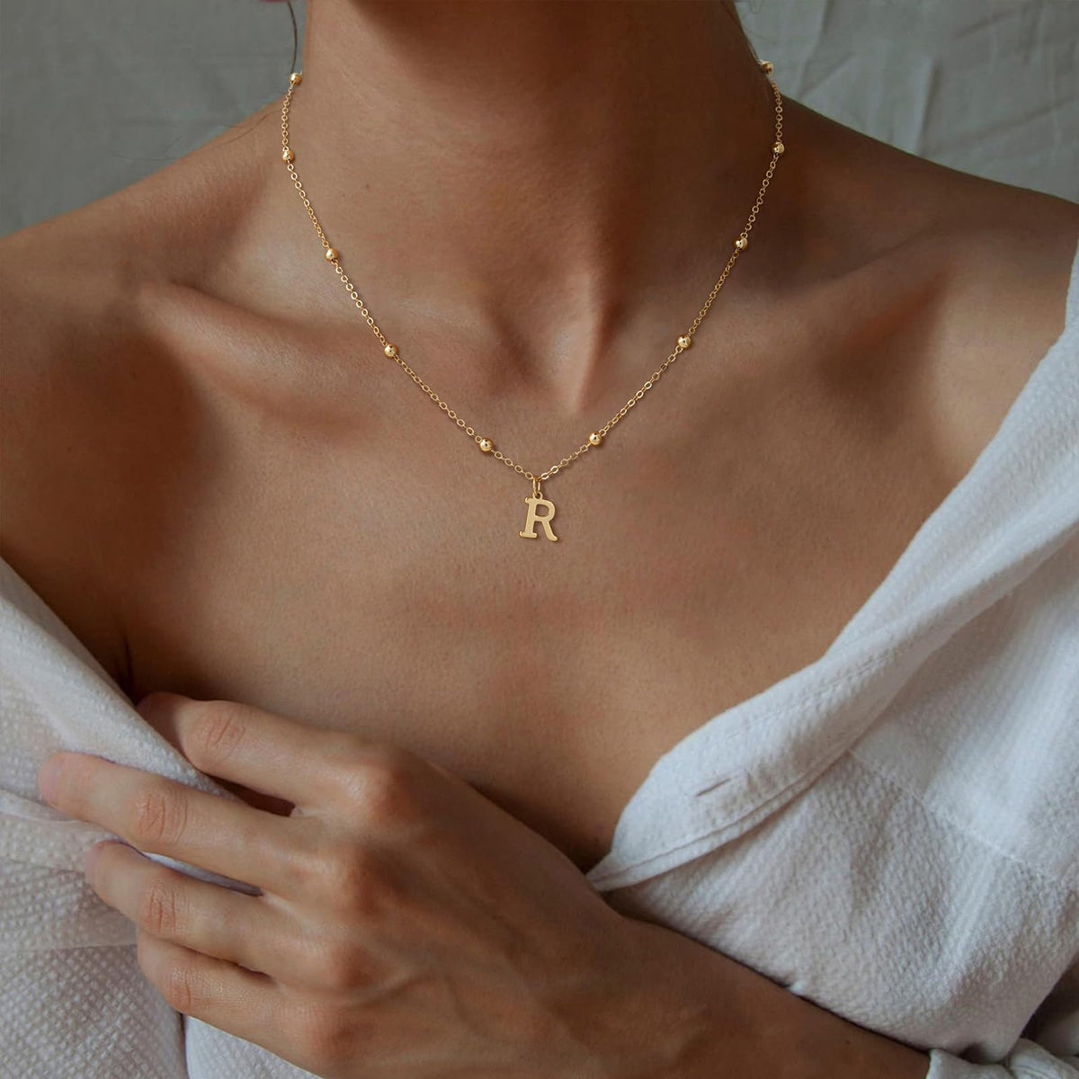 De Amo Sara Initial Necklaces for Women, Dainty A-Z Pendant Letter Charm Necklace Personalized Name Necklaces for Women Trendy Jewelry Gift