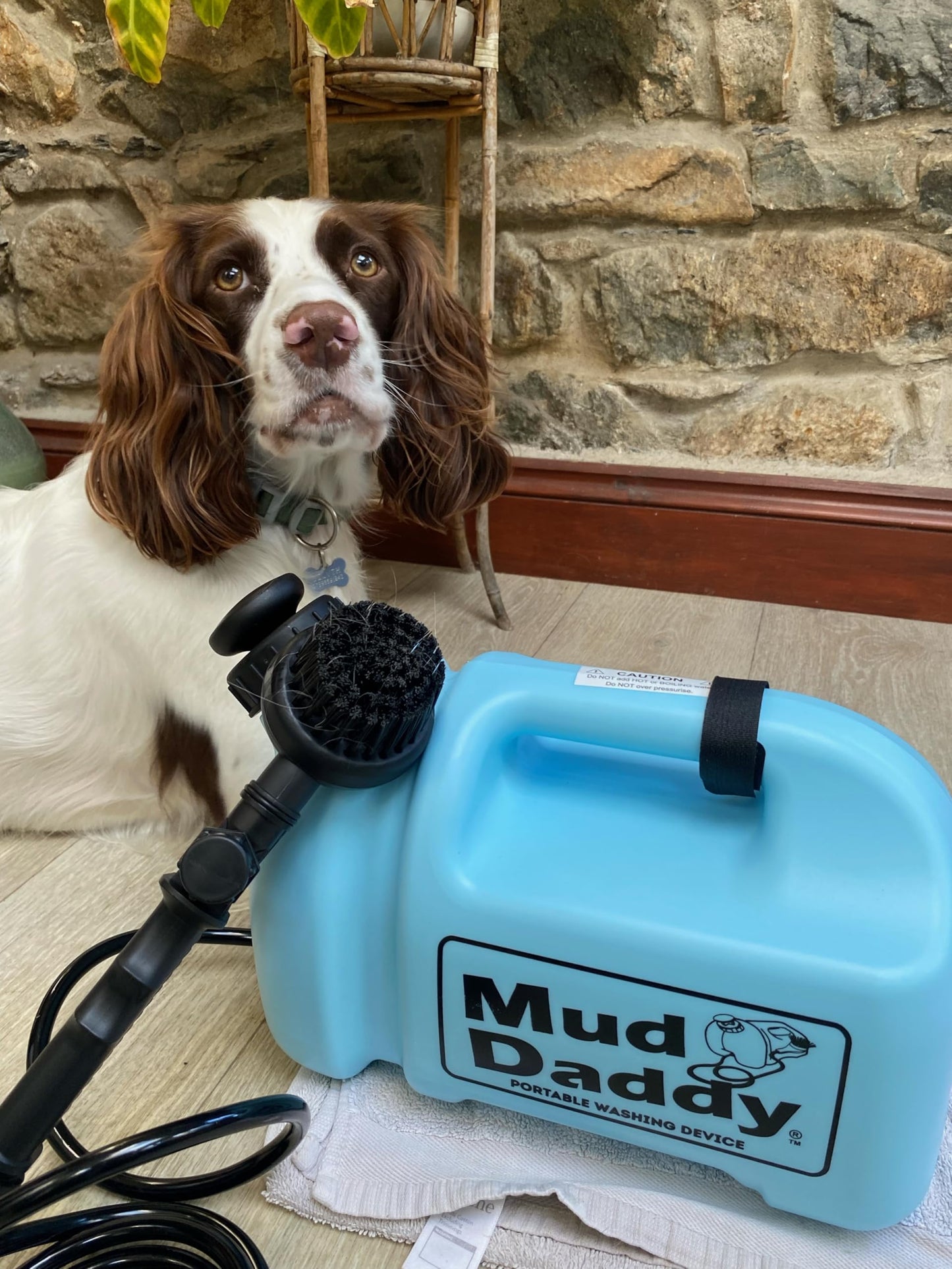 Mud Daddy - Ice Blue - Portable Pet Washer, Multipurpose Washing Device, Muddy Walks, Pet Cleaning,Grooming Perfect for Dogs, Horses, Bikes, Shoes, Camping and More β 5 Litre