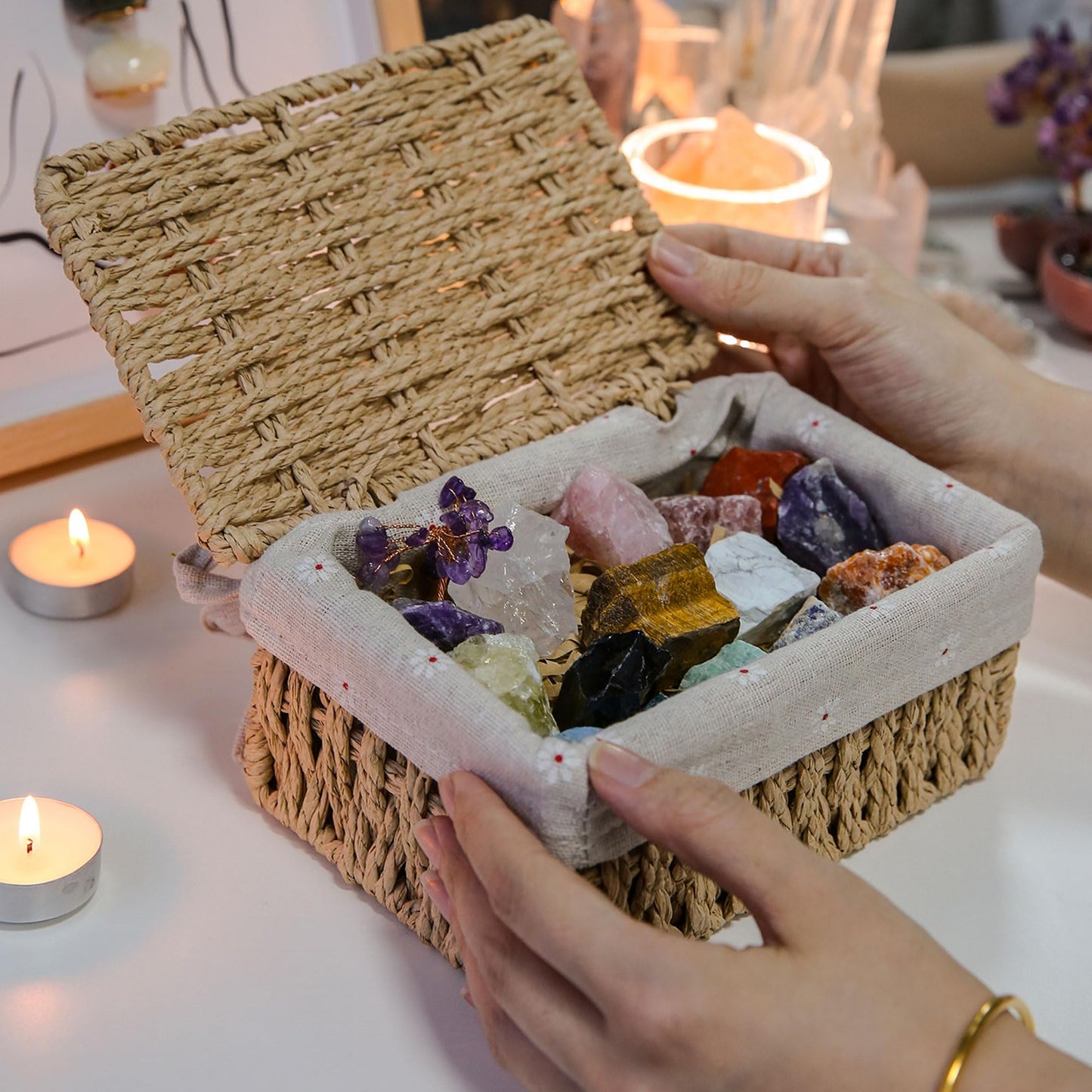 MYDAYS&DESIGN 18Pcs Crystals and Healing Stones Set in Rattan Box, 17 Premium Raw Chakra Stones, 1 Amethyst Tree, Guide for Beginners, Meditation Yoga Home Decor, Healing Crystal Gifts for Women