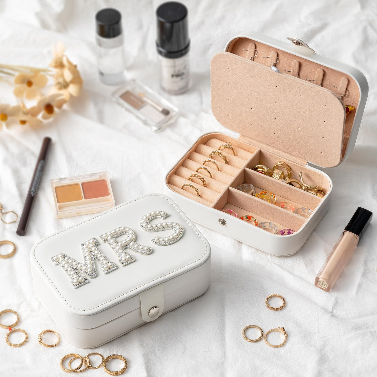 Belanttega MRS Travel Jewelry Box for Mother's Day GiftsBride Travel Portable Jewelry Case Small Jewelry Organizer Travel Accessories for Women, Bridal Shower Gift Engagement Present, White