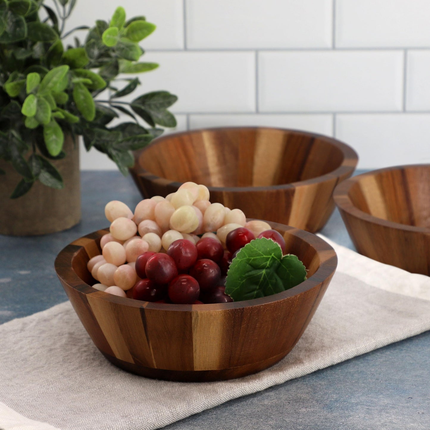 Elama 4 Piece 6.75 Inch Acacia Wood Salad Bowl Set, Dining Bowl, Serving Bowl, Natural Wood Dinnerware Set (6.75in Dark)
