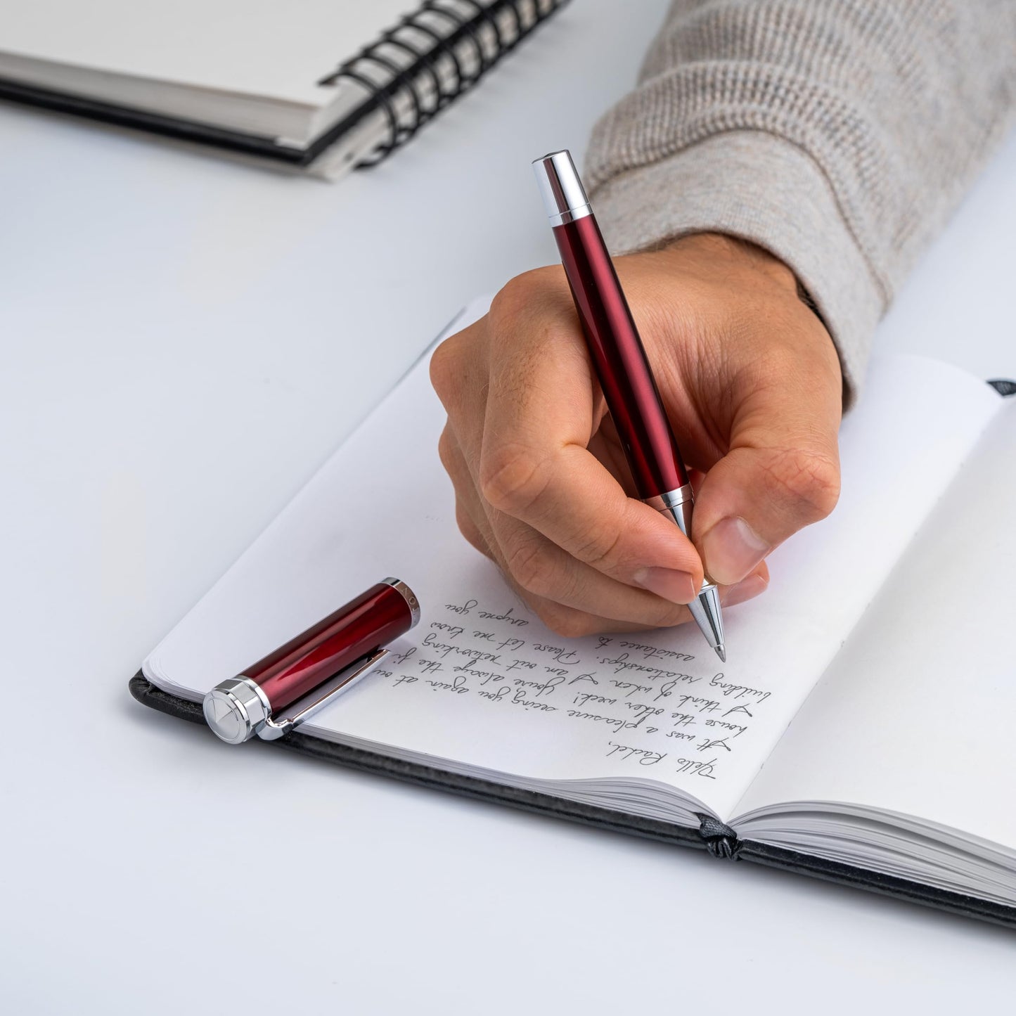 Ellington Pens Luxury Ballpoint Pen ā Premium Quality, Smooth Writing Experience, Elegant Design, Includes 2 Ink Refills ā Ideal for Professionals and Gift Giving (Red Silver)