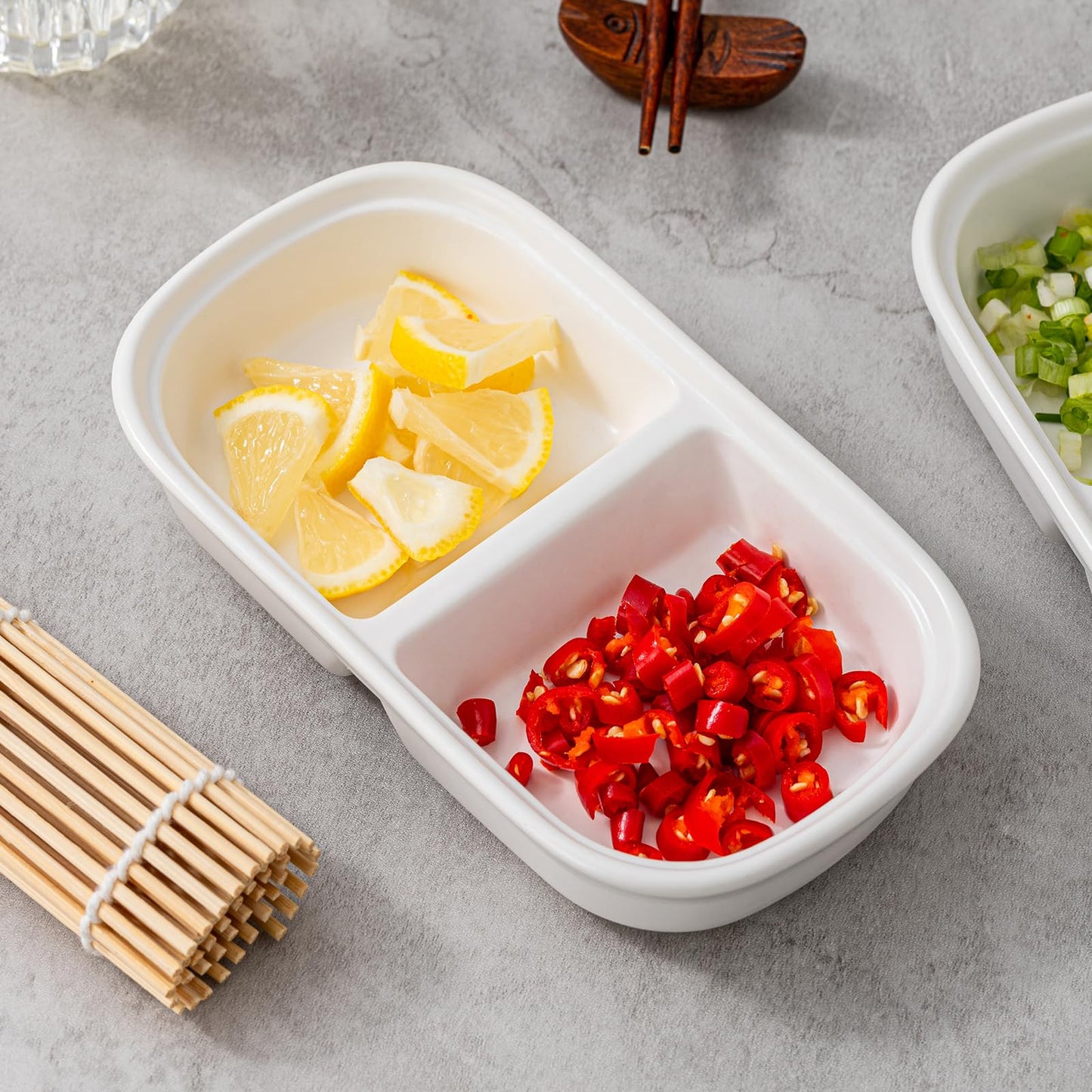 KAMAIDI 2PCS Ceramic Dishes, Ceramic Dish Stainless Steel Soy Tomato Sauce Salt Vinegar Sugar Spices Flavor Condiment Dip Bowls Korean BBQ Home Kitchen Plates, Two condiment bowls (2 Grids White)