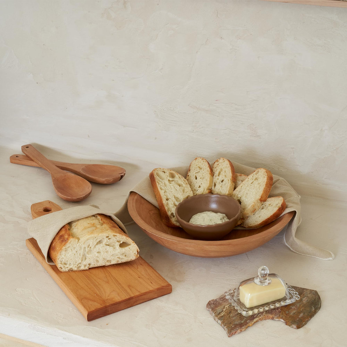 KIBAGA Extra Large Wooden Salad Bowl Set With Serving Utensils - A Beautiful Party Salad & Fruit Bowl With Serving Spoons Perfect for Your Dinner Party - Decorative & Practical Kitchen Must-Have