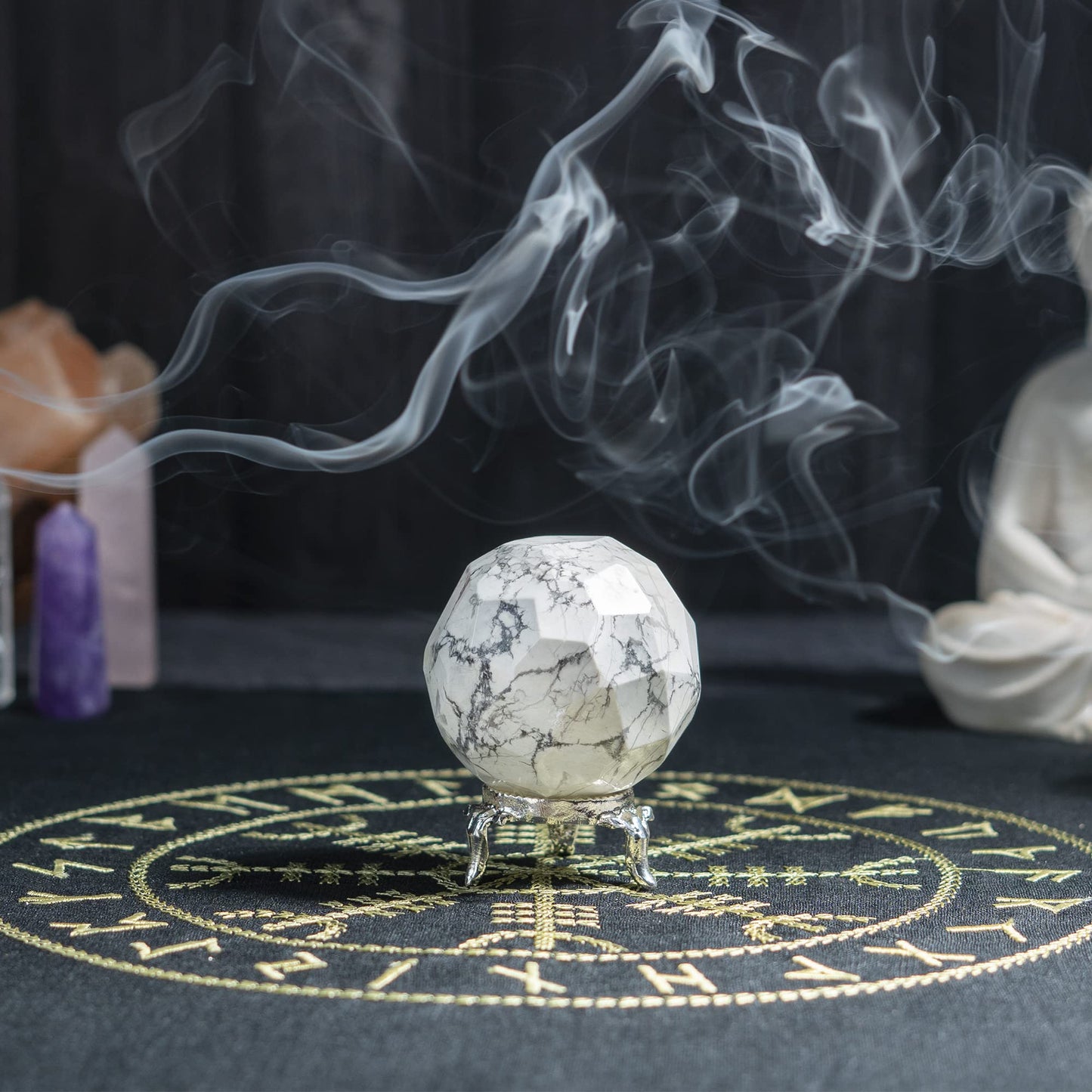 Crocon 45mm Howlite Diamond Cut Stone Sphere Ball with Metal Stand 1400+ Carats Gemstone Ball Healing Ornament Rock Sphere Sculpture Figurine for Fengshui Divination Crystal Home Decor Photography