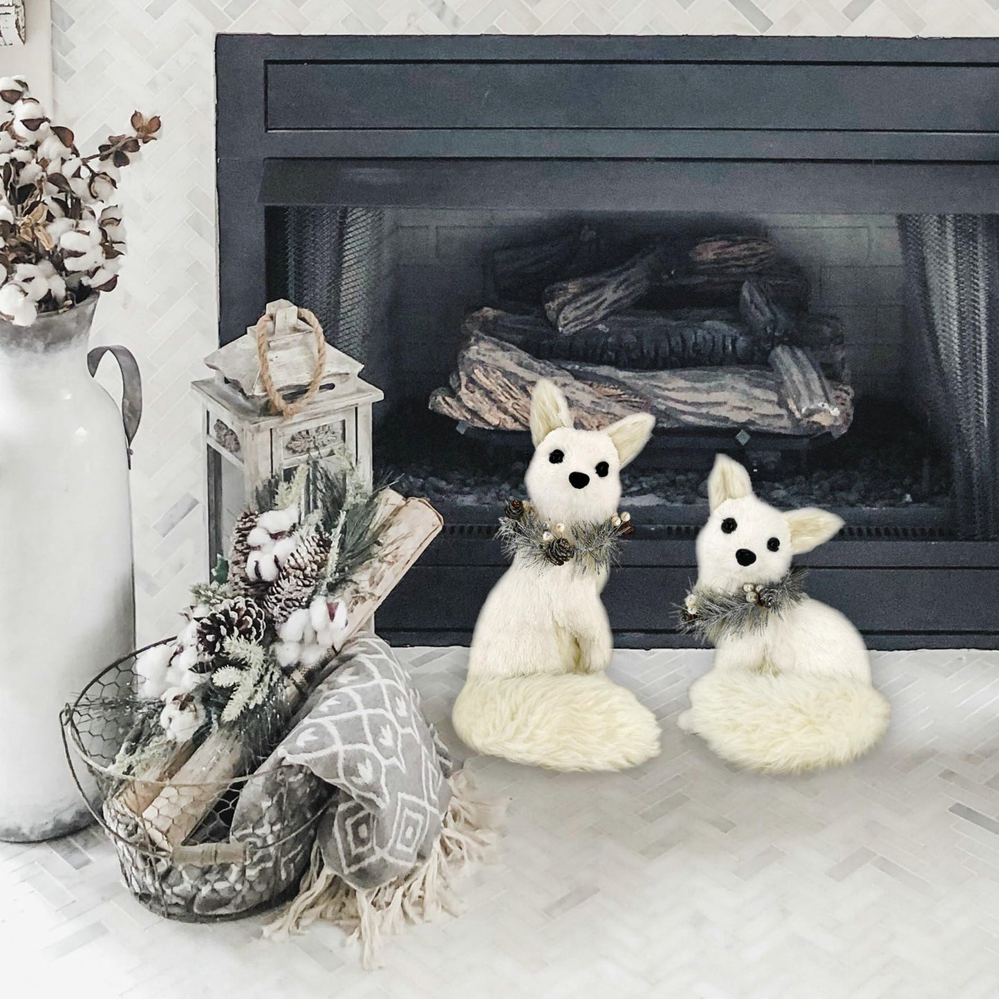 naturevibe 11.6 Inches Sisal Arctic Fox Figurine with Silver Garland Set of 2, Realistic Woodland Christmas Decor Animals as Winter Wonderland Decorations,Christmas Centerpiece or Fireplace Decor