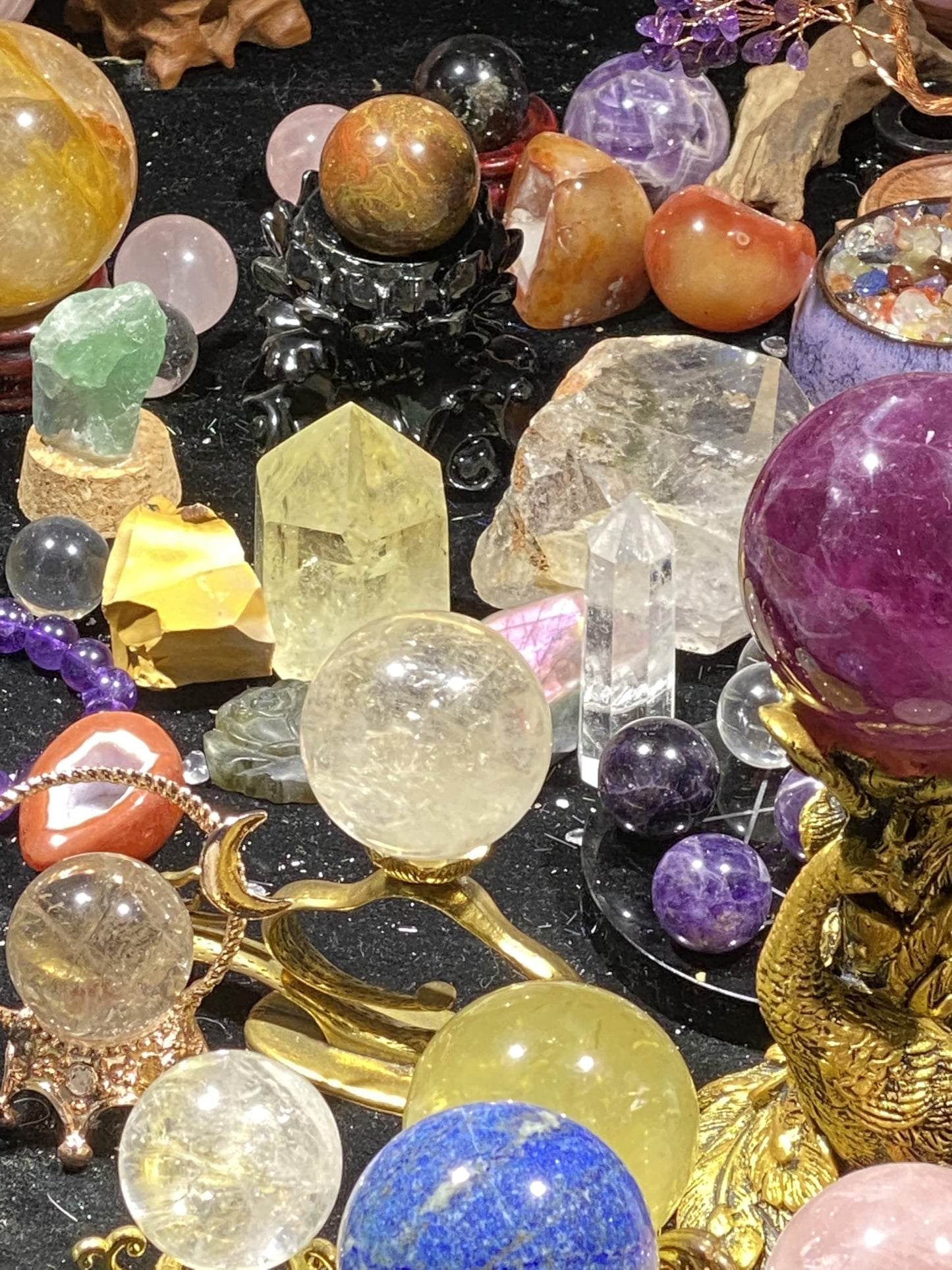 CrystalHola 4lb Mystery Crystal Box, Randomly Selected with Polished Natural Crystal for Home Office Decoration, Birthday Gifts