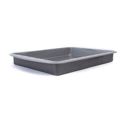lakeland Traybake Tin – Integral Cutting Guides for Equal Slices