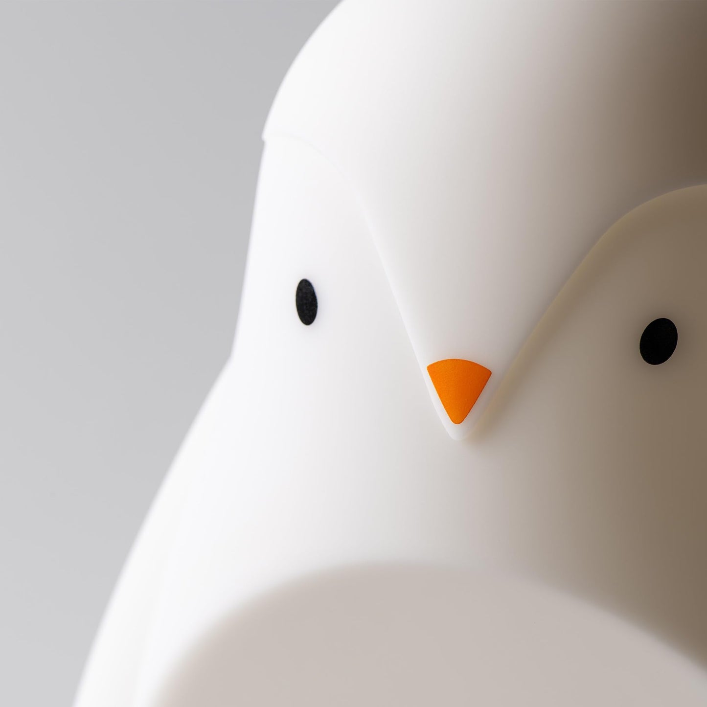 Tommee Tippee 2-in-1 Portable Penguin Nursery Night Light, Reassuring Portable Egg Light to Promote Independent Sleep, Adjustable Brightness, USB-Powered