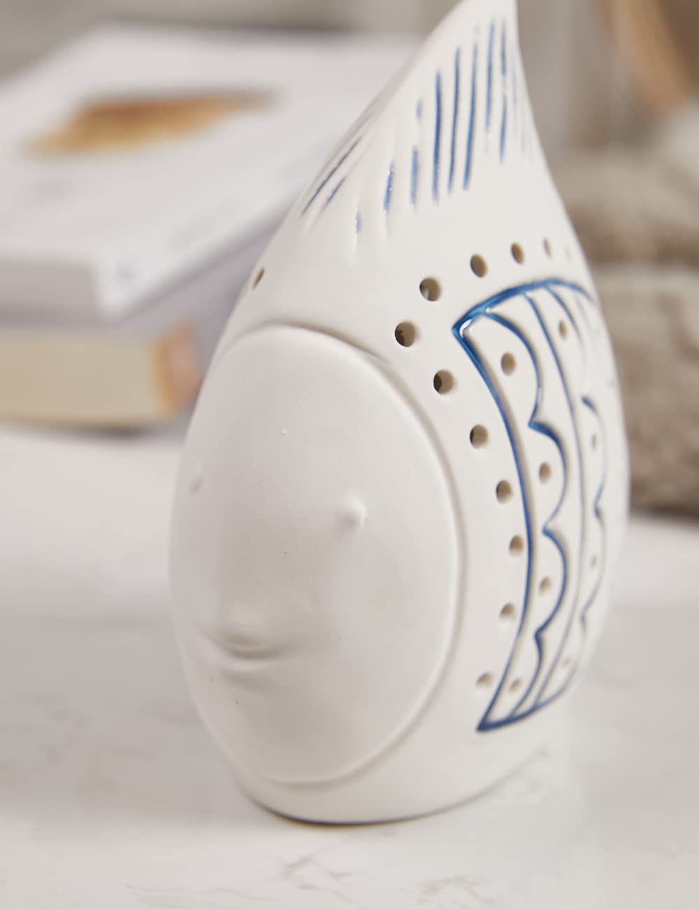 SEINHIJO Fish Statue Figurine LED Ocean Decor Modern Sculpture Home Gift for Table Centerpiece Art Ceramic 5.5 Inch