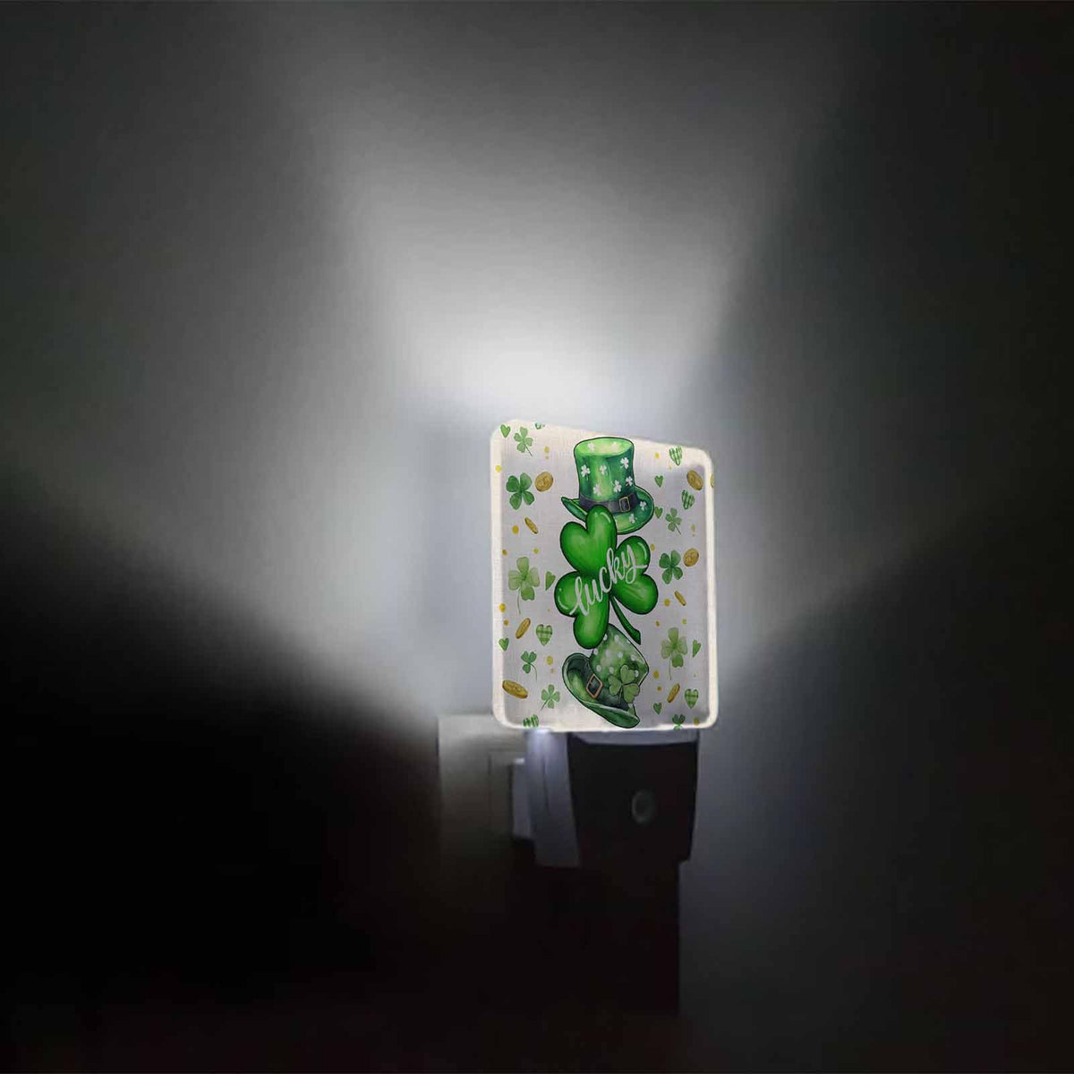 Happy St.Patrick's Day Plug-in LED Night Lights, Shamrocks Hat Spring Auto Dusk-to-Dawn Sensor for Bedroom, Bathroom, Kitchen, Nursery, Hallway, Stairs, Wall Home Decor, Lucky Clover Gold Coins