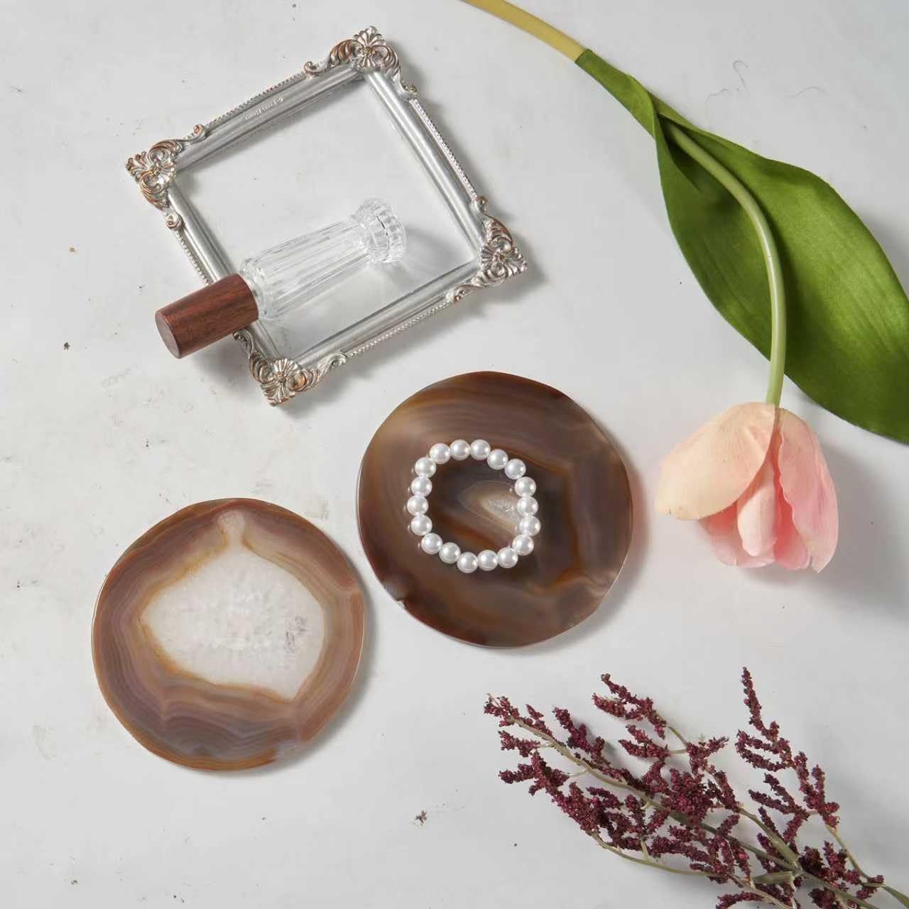 Single Agate Coaster Gemstone Slice for Coffee Table with Display Stand for Home Decor, Coaster for Kinds of Cups(1PK Natural Brown Agate Slice)