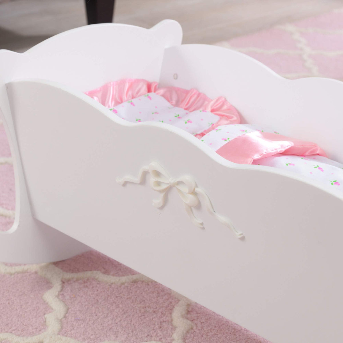KidKraft Tiffany Bow Scalloped-Edge Wooden Lil Doll Rocking Cradle with Comforter, Pad and Pillow - White, Gift for Ages 3+