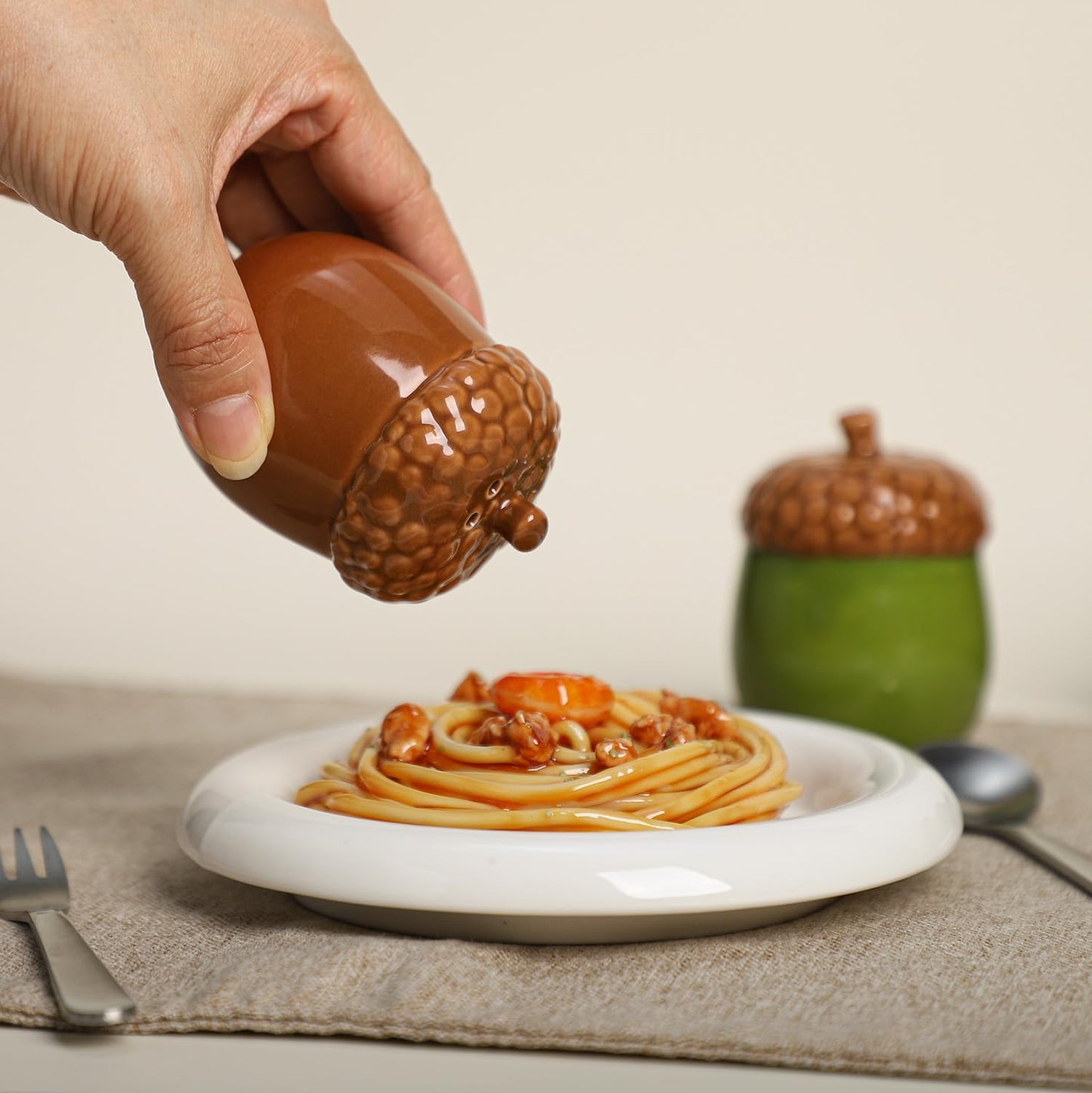 Gaolinci Acorn Salt and Pepper Shakers, Ceramic Salt and Pepper Shakers Set, Table Decoration