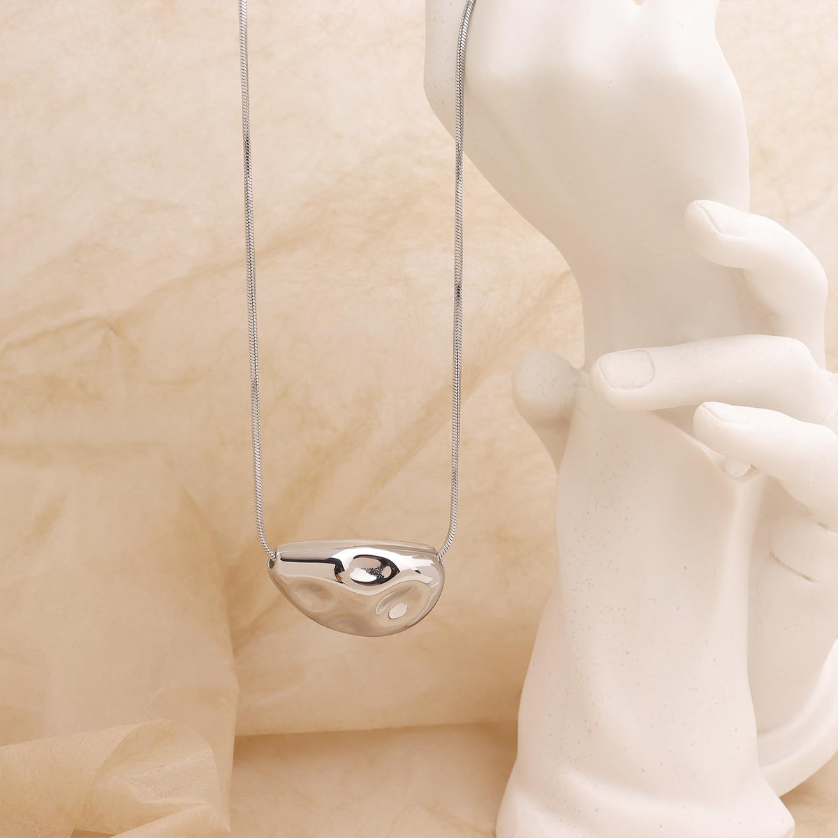 Frigotine Chunky Silvery Teardrop Pendant Necklace for Women, Trendy Statement Thick Adjustable Hammered Hollow Long Chain Necklaces Fall Winter Prom Jewelry Gift