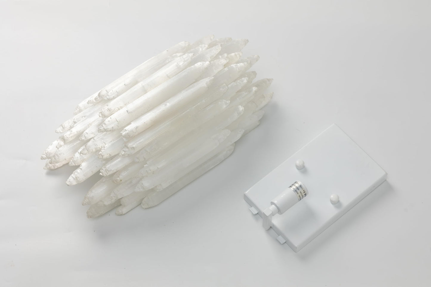 YeasHome Artisanal Selenite Wall Sconce, Modern Wall Lamp with Natural Stone & Matte Metal for Bedroom, Living Room Lighting, Hallway 9.1"x11.8"x5.9"