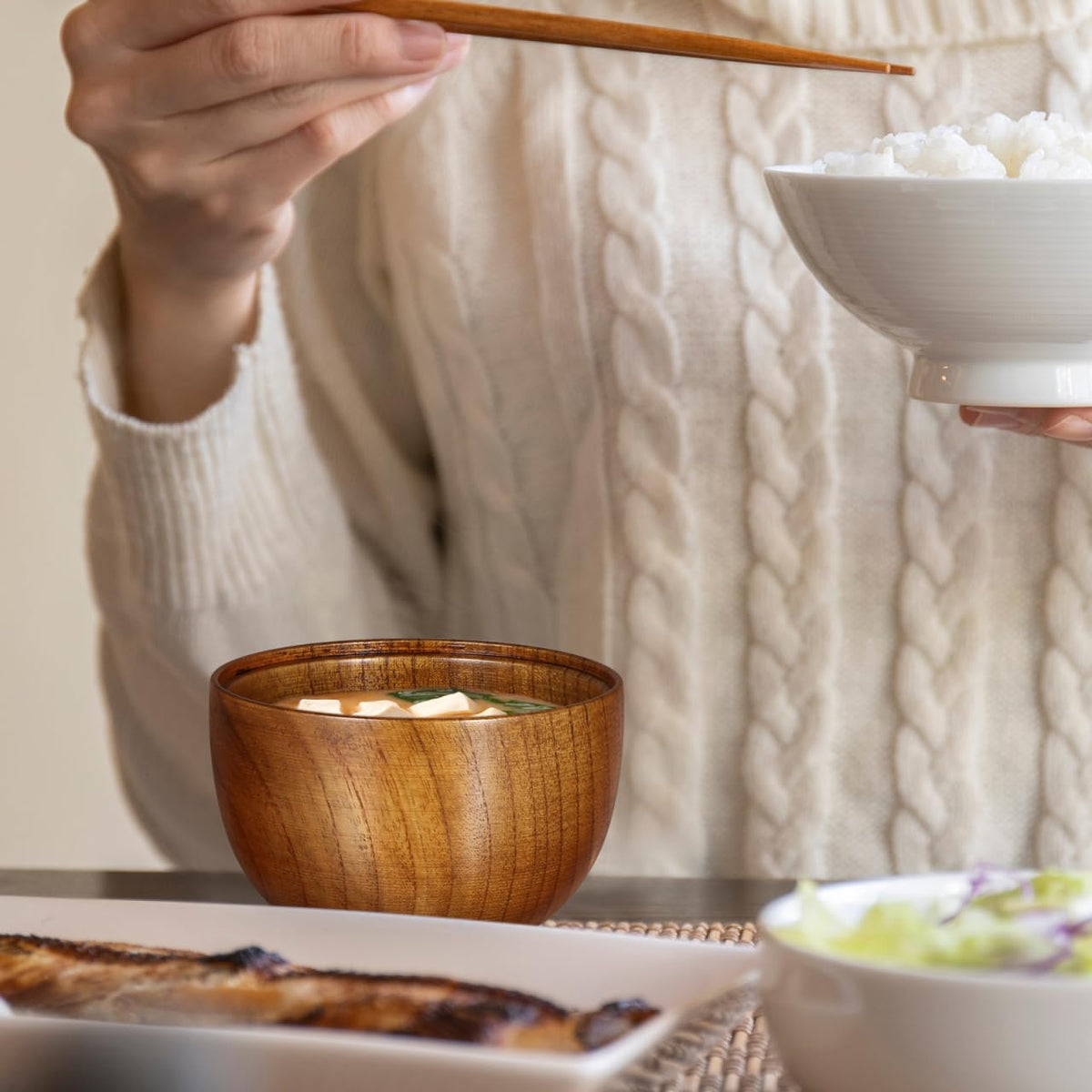Baluue Japanese Style Wooden Rice Bowls with Lids Set of 2 3.93In Small Soup Serving Bowls for Salad Miso Soup and Snacks Lightweight Tableware for Home and Restaurant Use