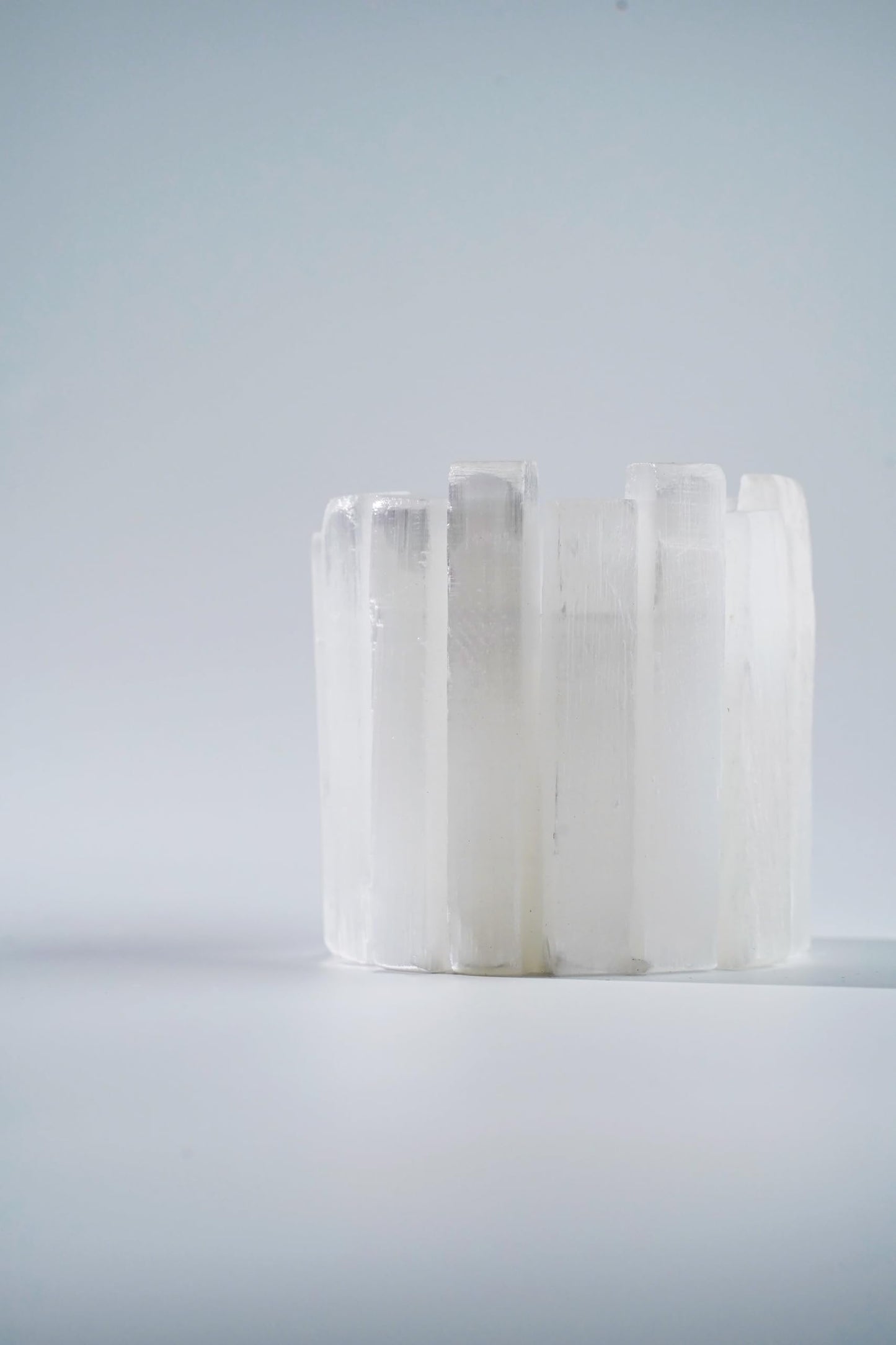 Natural Selenite Candle Holder for Tea Lights Irregularly Arranged Selenite Wand Candlesticks - Elegant Home Decor (Round Candle Holder)