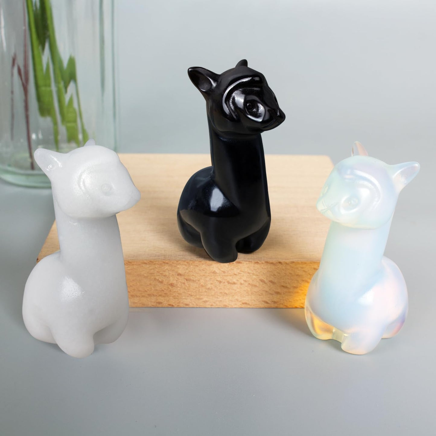 Ytbeoxk 2.1 inch Hand Carved Natural White Marble Alpaca Statue Sparkling Desk Charm for Kitchen Serenity Zen Office Guardian Stress Relief Companions Statue Crystal Home Decor
