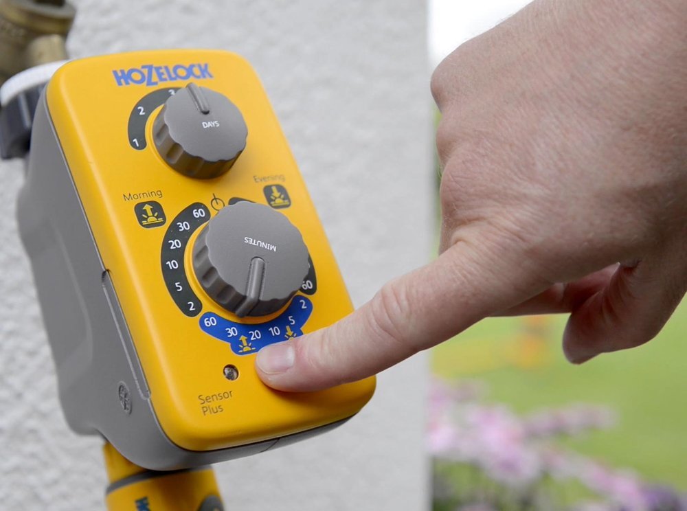 HOZELOCK - Watering Timer Sensor Controller Plus : Automatic and Easy Watering with its Light Sensor, Adjustable Watering at Sunrise and/or Sunset, Manual Watering Function [2214 0000]