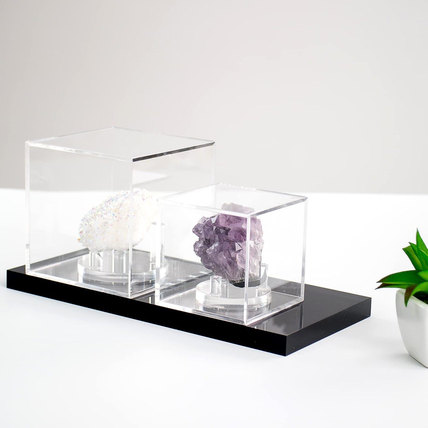 Kcgani 3 Pegs Round Display Easel Stands with Transparent Acrylic Box, Multiple Decoration Storage Case, Small Items Stands for Displaying Collectible Stone Rock Mineral Geodes (Medium-4x4x4in, 1Pcs)