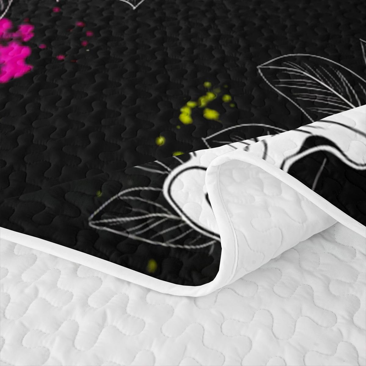 Feelyou Death Moth Quilt Bedspread for Kids Boys Girls Skull Decor Bedding Queen Size Halloween Decorations Lightweight Bed Cover Boho Moth Quilted Coverlet Set Gothic
