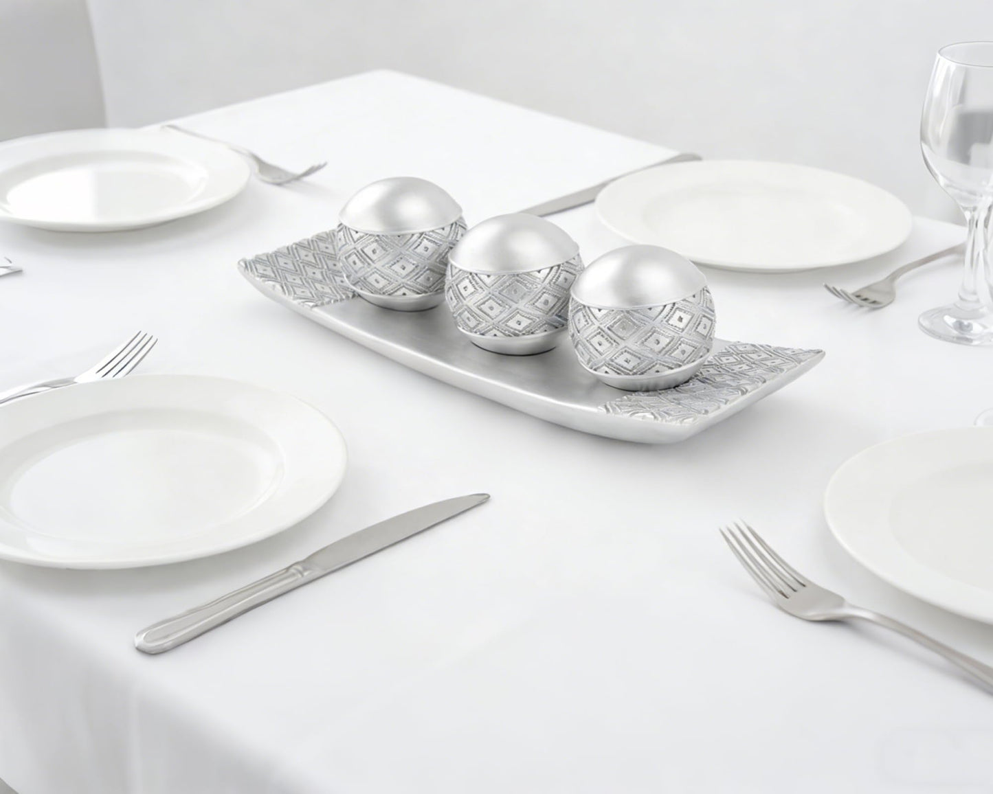 BOIHEGU Silver Decorative Orbs with Tray Set, 3Pcs Resin Decorative Balls with Tray, Modern Accent Sphere for Coffee Table, Dining Table, Living Room, Entryway