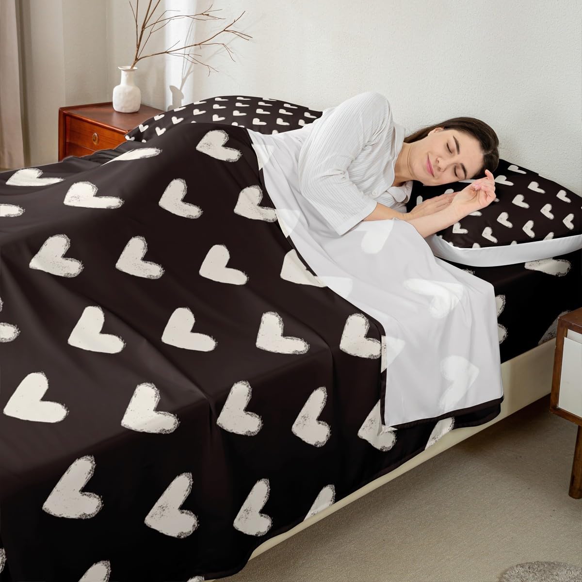 Erosebridal Love Bed Sheets Full Size White and Black Heart Shaped Bedding Set for Teenager Girls Valentine Cartoon Geometric Flat Fitted Sheet Kawaii Love Heart Bedroom Decor 4Pcs