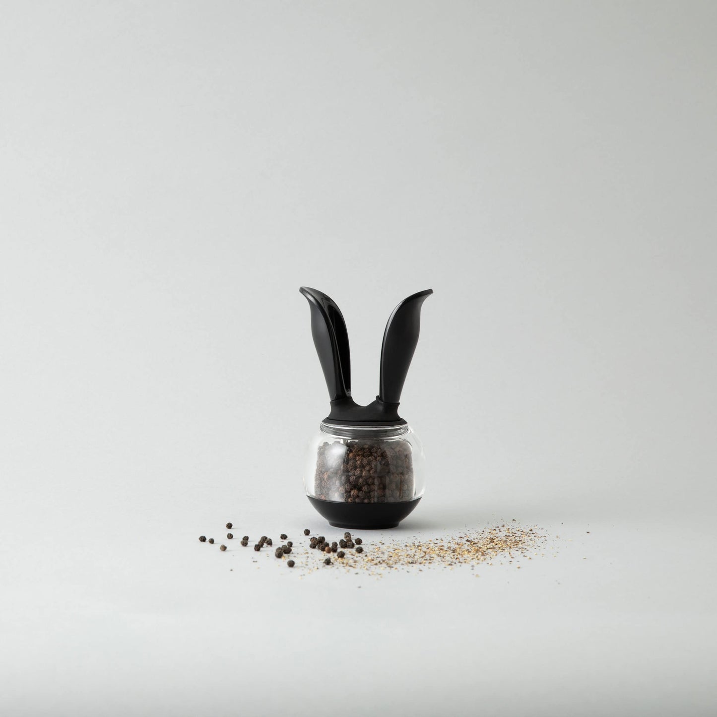Chef'n PepperBall Pepper Grinder, One Handed Refillable Pepper Mill, Adjustable from Ultra-Fine to Coarse, 8 x 8 x 15 cm, Black