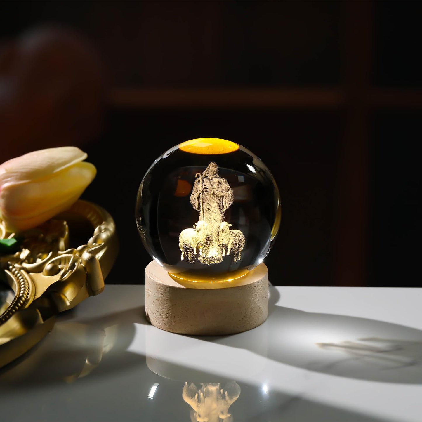 Arikyrist 3D Crystal Jesus Figurine Statue Night Light, Laser Engraved Crystal Christian Catholic Religious Easter Gift with Wooden Base
