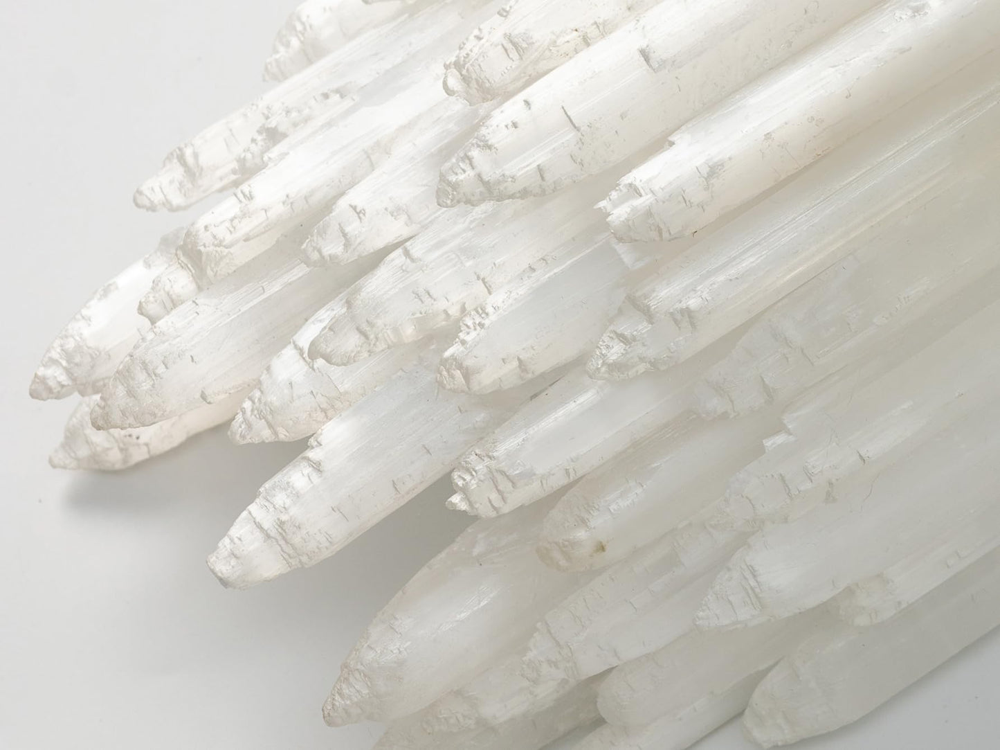 YeasHome Artisanal Selenite Wall Sconce, Modern Wall Lamp with Natural Stone & Matte Metal for Bedroom, Living Room Lighting, Hallway 9.1"x11.8"x5.9"