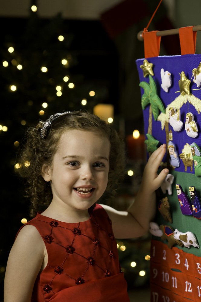 Nativity Fabric Advent Calendar by Vermont Christmas Company. Countdown to Christmas with Cute Manger Scene Calendar. Quality Fabric & Stitching. Use Year After Year.