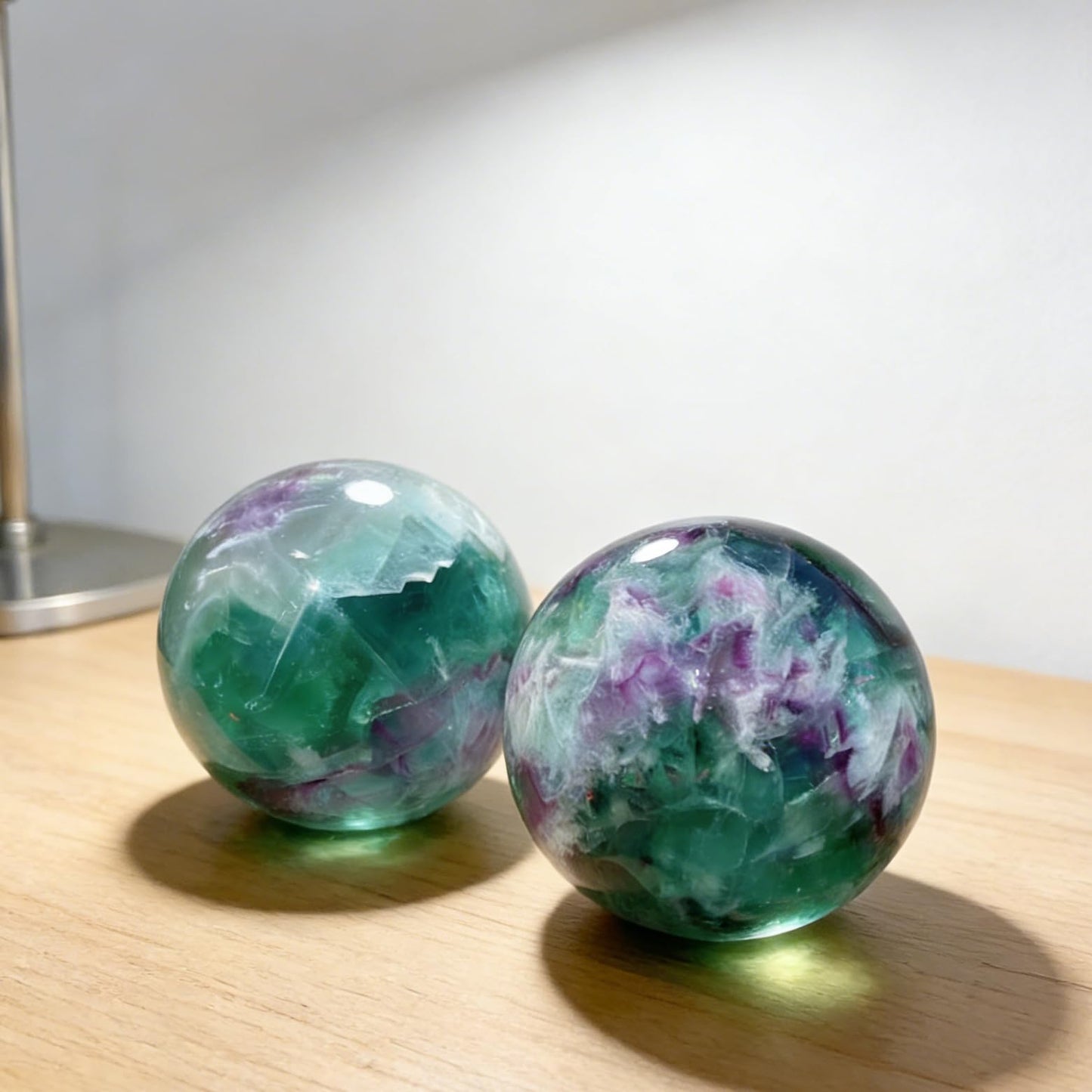 AierCrystal Natural Stone Crystal Sphere Feng Shui Home Decoration Ball Positive Energy Scrying Orb for Meditation Tool for Spiritual Space Purification Globe Diameter6-7cm Fluorite Sphere