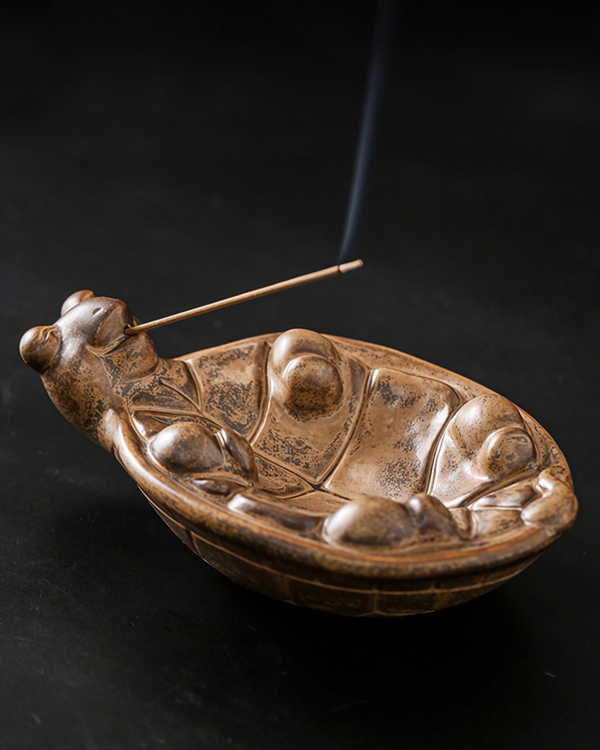 TEAVOR Smoking Turtle Incense Stick Holder - Funny Ceramic Incense Burner with Ash Catcher, Relaxing Desk Decor for Home & Office
