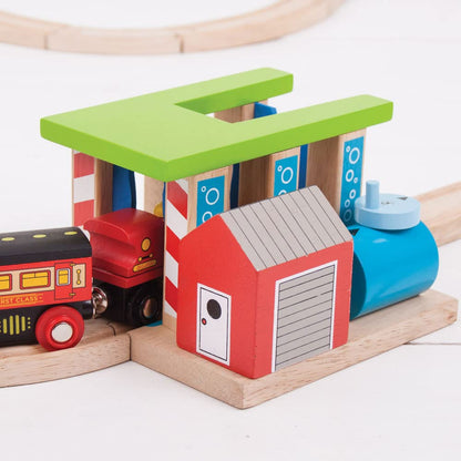 Bigjigs Rail Wood Train Washer | Accessories for Wooden Railway Tracks | Unique Expansion Pack | Gifts for 3+ Year Old Toddlers | Kids Educational Toy Set